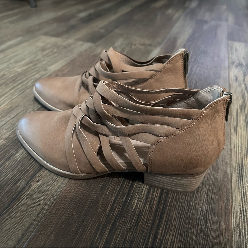 Seychelleses brown leather ankle booties women's 8 strappy boots